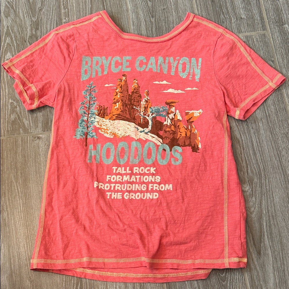 Kids Peek Coral Bryce Canyon Hoodoos exploring Graphic Tee 12